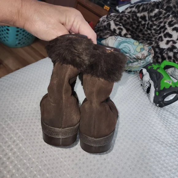 YODELERS VINTAGE EUC WOMENS SZ 7 BROWN SUEDE LEATHER BOOTIES BOOTS SHOES - Picture 3 of 7